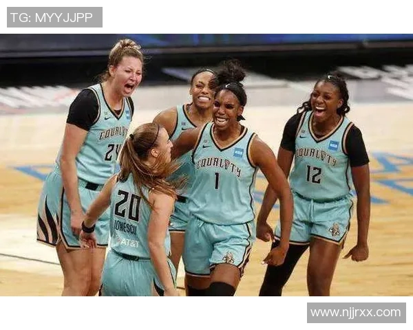 WNBA火花与自由人激战正酣谁能在季后赛中笑到最后